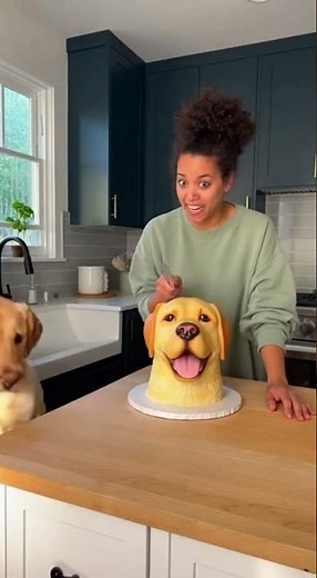 Labrador retriever cake cutting prank reaction IAnimal cake prank #dog #dogsoftiktok #cakeprank