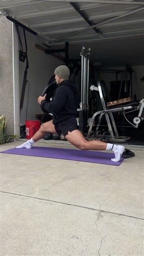 Front Split Isometric (Bodyweight | Plate-Loaded)