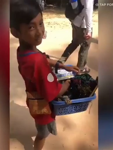 A 14-year-old Cambodian boy selling souvenirs near the famous ancient temple complex of Angkor Wat could speak to tourists in more than a dozen different languages.This happened back in 2018. Thuch Salik came from a poor family and spent his days helping his parents sell small souvenirs to visitors from all over the world at the massive 12th-century temple site.He taught himself English, French, Spanish, German, Japanese, Korean, Mandarin, Cantonese and many more simply by chatting with tourists