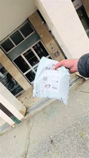 Vocês pediram pra saber como são as entregas aqui na Itália Comenta aí que eu faço mais vídeos assim pra vcs! #vidanaitalia #brasileirosnaitalia #imigrantesbrasileiros #cidadaniaitaliana #milao