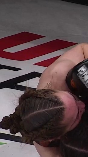 Anna Shukhman welcomes Amy Timlin into MMA with a guillotine submission #FCC41 | FCC - Full Contact Contender
