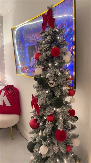 Check out my princess room 👑🎀✨ Soft, dreamy, and straight out of a fairytale my room finally feels like the princess space I always wanted. From the cozy lighting to the delicate decor, every little detail makes it feel magical. 🎀 Blush tones, bows, and feminine touches everywhere 🪞 A vanity that shines like royalty 🛏️ Fluffy bedding and warm lights that make the whole room glow 🌸 Cute decor pieces that bring the princess aesthetic to life It’s cozy, it’s girly, and it’s my favorite place 