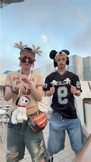みんなはランドとシーどっち派？？🐭 #ディズニー #ディズニーランド #カップル #カップルコーデ