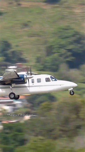 Magrux Aviation Videographer on Instagram: "Final corto en Merida 🛬🏔️ ✈️ Rockwell 690 B Turbo Commander 📍 Aeropuerto de Merida (SVMD) #rockwell #turbocommander #landing #aterrizando #merida #venezuela #aeropuertomerida #aerocommander #airplanevideos #videosdesviones #avgeek #aviation #planespotting #magruxaviation"