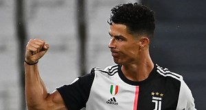 Cristiano Ronaldo sumó 100 partidos con Juventus y anotó un doblete en la Serie A