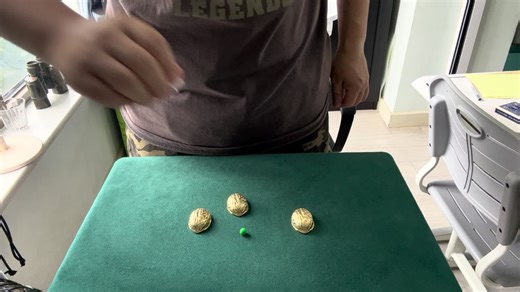 非常喜欢的一个魔术。 Shell game核桃壳的小把戏。希望你们也喜欢