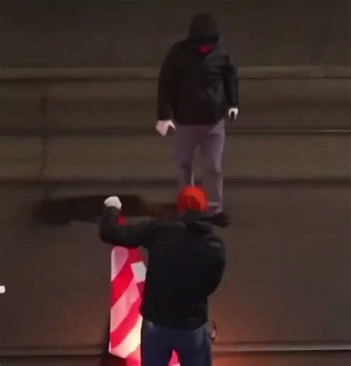 数千名抗议者聚集在瑞士达沃斯世界经济论坛附近，抗议唐纳德·特朗普。全世界的人们都非常讨厌唐纳德·特朗普。我希望他们能意识到，大多数美国人也同样讨厌他。