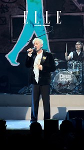 @dearjaneofficial 愛情四部曲回來了😍今天是 《Dearest Dear Jane Live 2025》演唱會頭場，除了最為人熟悉的四首愛情金曲，他們更獻唱了新歌《基本嘢》，還有《到底發生過什麼事》、《不許你注定一人》及《銀河修理員》等讓全場歌迷一起合唱，第一晚已經氣氛超高漲！ 👉🏻Follow us @ellehongkong #editor_tw #ELLECeleb #DearJane #dearjanetim #dearjanejackal #dearjanenice #dearjanehowie #cantopop #DearestDearJaneLive2025 @dearjanetim @dearjanehowie @dearjanejackal @dearjanenice | ELLE HK