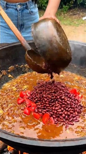ENORMOUS RAJMA (KIDNEY BEAN CURRY)