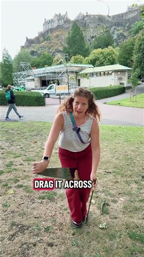 Quick tutorial of how to play a musical saw standing up! #musicalsaw #musician #scotland #howto #fun