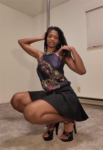 Just got my pole up! Its been 3 years since ive had one in my home 🥹 Taking it easy on the thing for now bc I have reason sure it isn’t installed correctly 😅 anyway loving this dance and happy alysa liu put blackpink & zara lasson on my radar. #stateside #poledance #pleasers