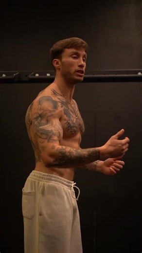 Eccentric chin/ pull up