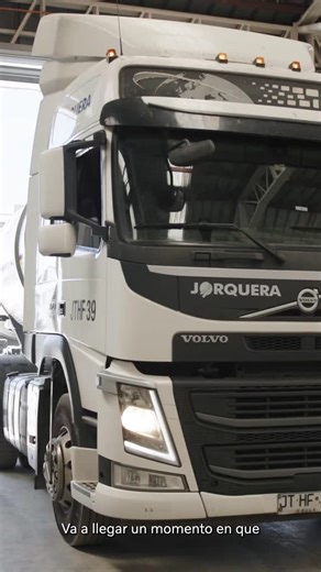 VOLVO CHILE on Instagram: "Iron Women – Más Conductoras es un programa de formación para mujeres conductoras de camiones, desarrollado por el Grupo Volvo y que, en Chile, ya va en su quinta edición. Para Volvo Chile, la incorporación de más mujeres en la industria representa un paso significativo en su proceso de transformación, dentro de un sector que tradicionalmente ha estado dominado por hombres. Aquí compartimos los testimonios de mujeres que participaron en el programa y que hoy se desempe