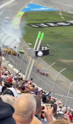 Tyler Reddick Wins the Daytona 500 as Big Crash Unfolds Behind | NASCAR Cup Series | Daytona 2026