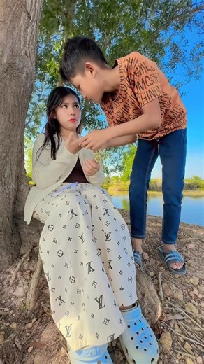 Eating With My Honey… But She’s Angry 😳🍯😂 #CoupleEating #AngryHoney #FunnyCouple #CuteCouple