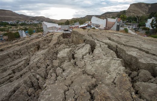 Los videos y fotos más impactantes del deslizamiento del cerro Hermitte en Comodoro Rivadavia