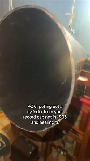 I expected distorted trumpets 😭