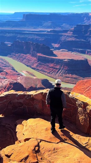 This holiday season, cherish the things that remind you of a lost loved one ❤️🙏 #country #countrymusic #independentartist #foryoupage #songwriter #lifehack #viralvideo #travel