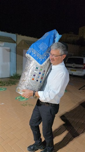 83 reactions · 14 comments | שמחת תורה תשפ"ו - שמחה שלא תשכח עוד שנים רבות  | ראש העיר מיכאל וידל | Facebook