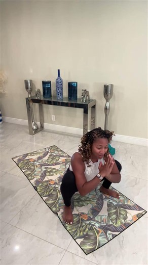 Vinyasa Yoga with Tianna | Intention Setting #yogawithtianna #relaxingmusic #stretchingroutine