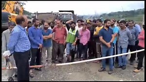 Employees of Dharam Raj Contract India Pvt Ltd protesting Against the company for non payment of salary from last three months | Daily Taskeen