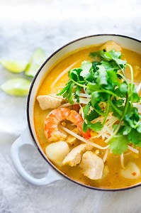 Laksa Soup (Malaysian Coconut Curry Noodle Soup)