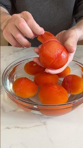Discover how to make the BEST homemade pizza tomato sauce