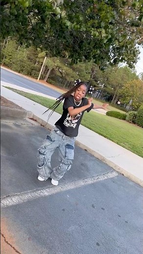 New DC: Kissing Kissing ooh ooh (Total) Kissing You Tiktok remix dance #Tiktok #Remix #Dance #Trend