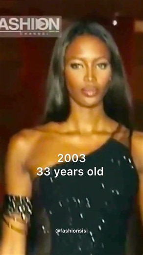U have to see this!🔥Naomi Campbell #naomicampbell #supermodel #runway #fashionshorts #viralshorts