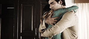 A hug is an amazing thing. It’s just the perfect way to show the love we’re feeling but can’t find the words to say. | 𝙷 𝚎 𝚊 𝚛 𝚝 𝙼𝚘𝚖𝚎𝚗𝚝𝚜 ｼ