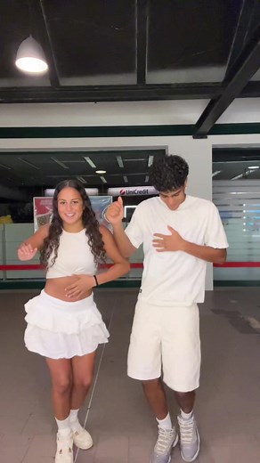 Nueva tendencia de baile con @LUCIAA💎 y la app unicredit