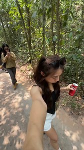 我就是那位 喜欢记录周围事物的同时… 也不忘记录自己的～ 能量爆满的同时… 也非常厌世的～ 人类呐 | Angeline Chan