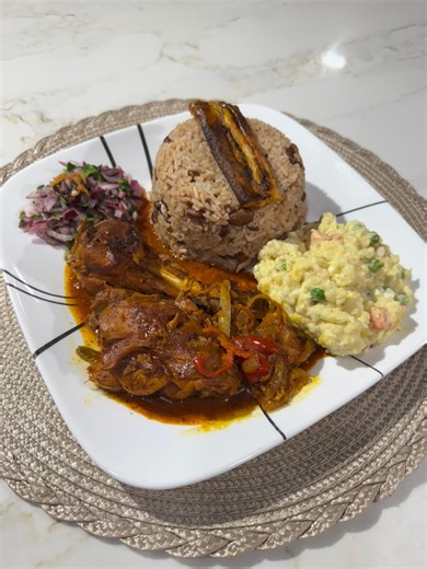 #belizean #riceandbeans with #stewchicken 😋 | JJPink