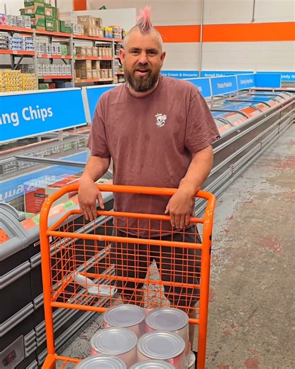 Bookers run! 🏃 Come with us to restock the trailer... 🥔 | Spud Man