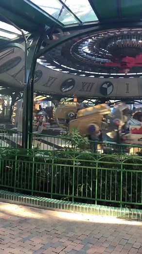 Crazy thrill rides ,do you like 👍?#fyp #funfair #themepark #attraction #sixflags #thrillride #foryou #amusementpark #fun