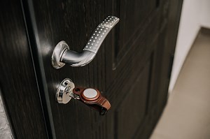 194K views · 514 reactions | This key organizer fits your AirTag and keys perfectly in your pocket.  Drop a key emoji if you need this in your carry. | KeySmart | Facebook