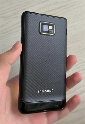 Remember the Samsung Galaxy S II? 📱 A legend from the golden age of Android, full of first apps, first swipes, and pure nostalgia. ✨ #samsung #oldphone #oldphones #2010snostalgia #android4