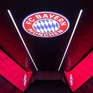 Der Spielertunnel in der Allianz Arena erstrahlt in neuem Design! 😍 | FC Bayern München