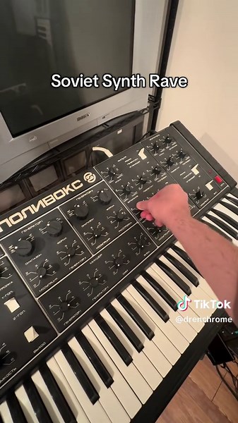 Soviet Synth Rave music with the Polivoks, Analog RYTM, Alpha Juno 2, and Space Echo RE-201 #90srave #90stechno #drenchrome #livetechno #undergroundtechno