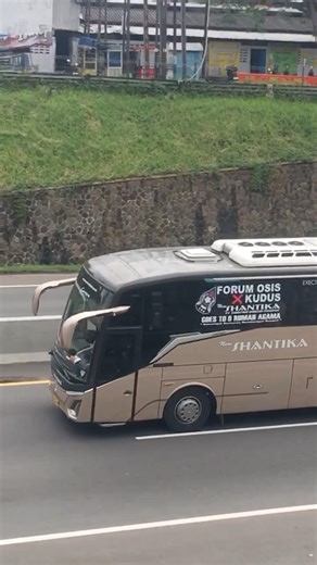 New Shantika dikejar MJPM‼️ #newshantika #mjpm #jetbus #adiputro #busakap #shorts