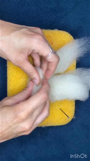 Emma De La Laine Felting/feutrage on Instagram: "Wanna make a little felted fox? Here are some tips!! I have the full tutorial on my yt if you wanna more detailed instruction. I’m also curious to know what everyone thinks of my little diagrams. Do you use diagrams when creating? I don’t normally, but I’ve been trying to come up with ways to better teach classes, and these diagrams are what I’ve found is best so far. #needlefelting #sculpture #fiberart #fox #felting"