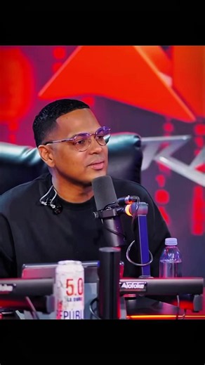 Se va a poner mala 🤣 #axelbuenisimo #alofokeradioshow #laperry #romocoño🥃bachata