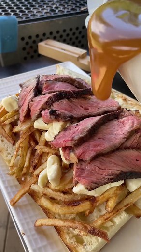 Wild Steak & Poutine Sandwich 😎 Let’s take the Quebec poutine Classic to the next level and let it travel the world 💯 | GrillHunters