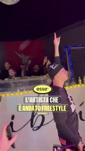 Quando tutti ti dicono che devi diventare grande la cosa più difficile è continuare ad essere te stesso. “Semplicemente” è il nostro format dove raccontiamo grandi storie in modo semplice. #esse #glocky #northside #freestyle #semplicemente