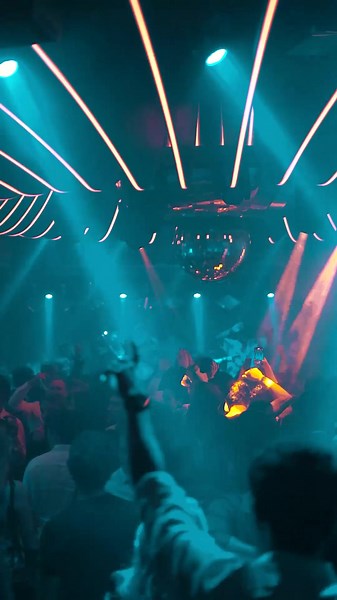 Experience the Legendary Nightclub Les Caves du Roy