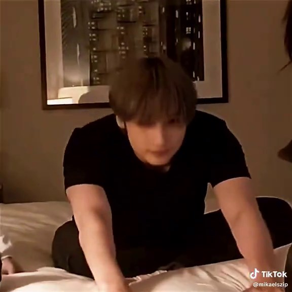 Choosing Between White and Black Shirts: A K-Pop Edit