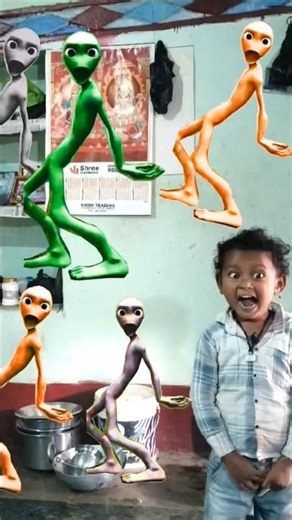Pata-4 Dame tu cositaļalien dance funnyalien#comedy #color dance#crazzyalienz#funny#funnymoment 👽🛸😀