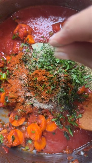 92K views · 1.1K reactions | Gigantes Plaki, baked butter beans in a luscious tomato-herb sauce. The beans are first cooked on the stovetop until soft and creamy on the inside, then baked in the oven to absorb the delicious sauce! Full recipe here: https://realgreekrecipes.com/butter-beans-recipe/ | Real Greek Recipes | Facebook