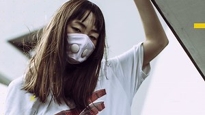 全球最頂尖的空氣口罩 Airinum Urban Air Mask 2.0 保護你免受不同的微粒和有害的空氣傳播物質侵襲。採用多層過濾技術，可水洗並重覆使用的 Urban Air Mask 2.0 能提供特級防護，有效阻隔小至 0.3μm 的微粒。現已於 Lane Crawford, HOMELESS.hk 和 誠品香港 eslite@HK 有售，售價 HK$498。 The World's Most Advanced Mask Protect yourself against different particles and hazardous airborne substances with Airinum's reusable Urban Air Mask 2.0. Utilising multilayer technology, the mask provide superior support, filtering out particles down to the size of 0.3μm. Available Lane Crawford, HOMELESS.hk and 