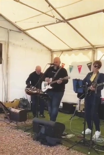 A short clip from Covesea Links Open and fundraiser for SAMH. Country Girl with the fabulous Chris Wiles! Thank you for sharing it with us. | the forty elephants